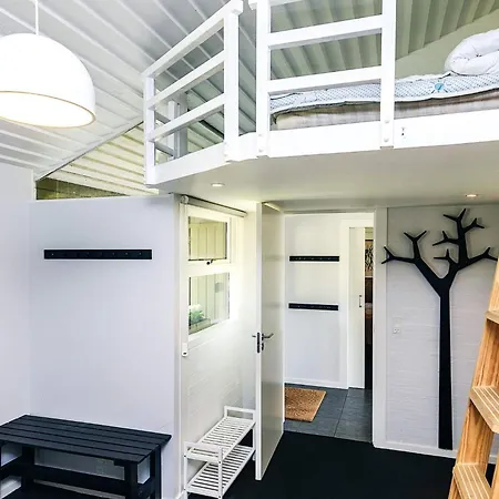 4 Person On A In Nyaraló *