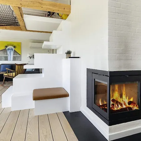 4 Person On A In Nyaraló