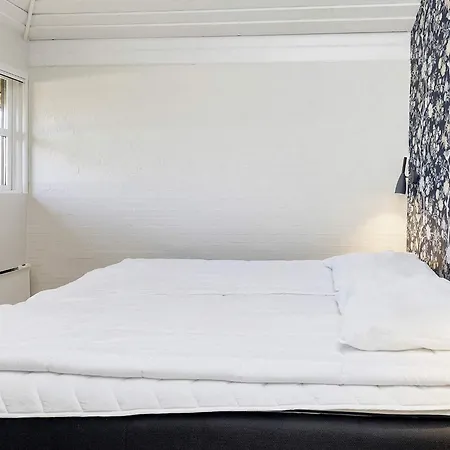 4 Person On A In Nyaraló