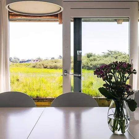 4 Person On A In Nyaraló *